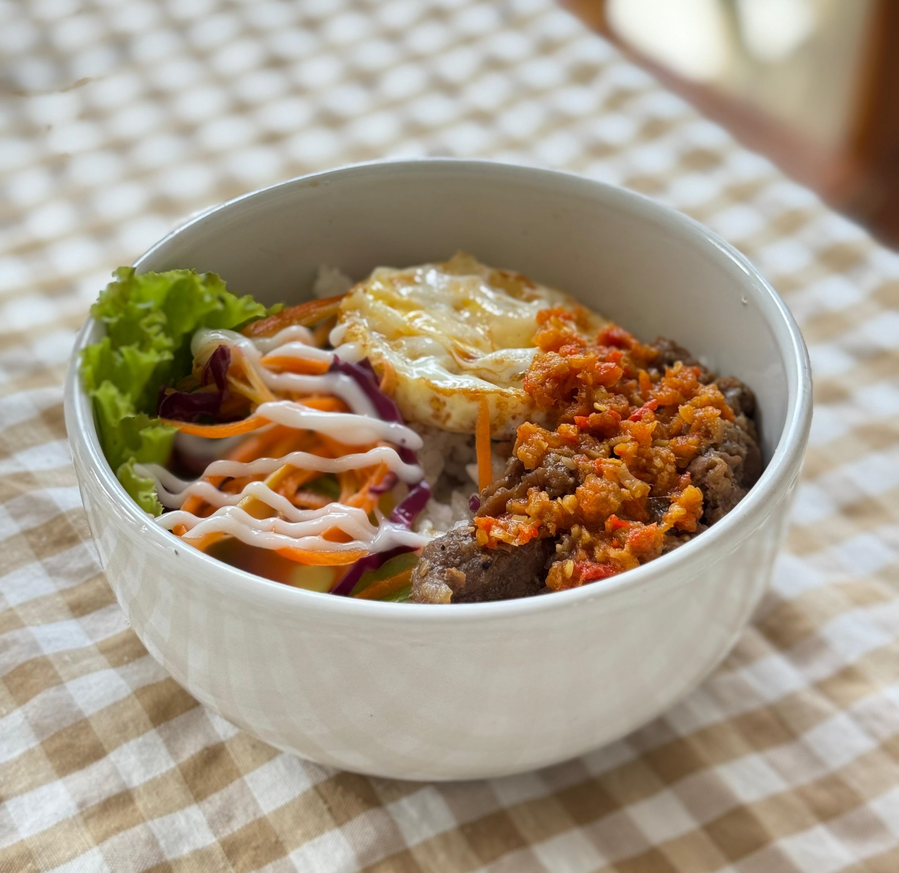 BEEF SAMBAL DAUN JERUK RICE BOWL